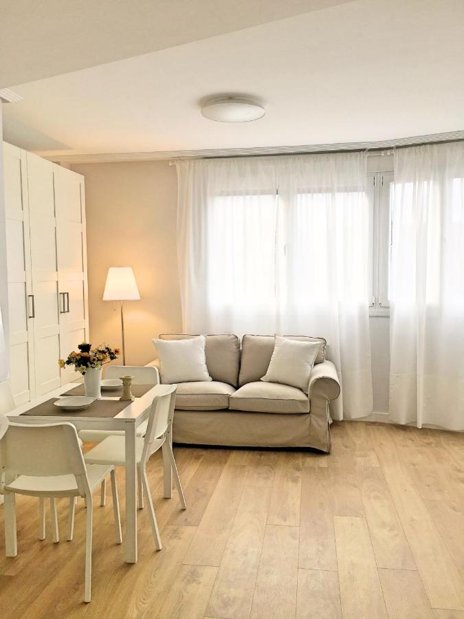 Castro Holidays - Vistas Mar Y Monte Centrico Garaje Gratis كاسترو أورديالس المظهر الخارجي الصورة